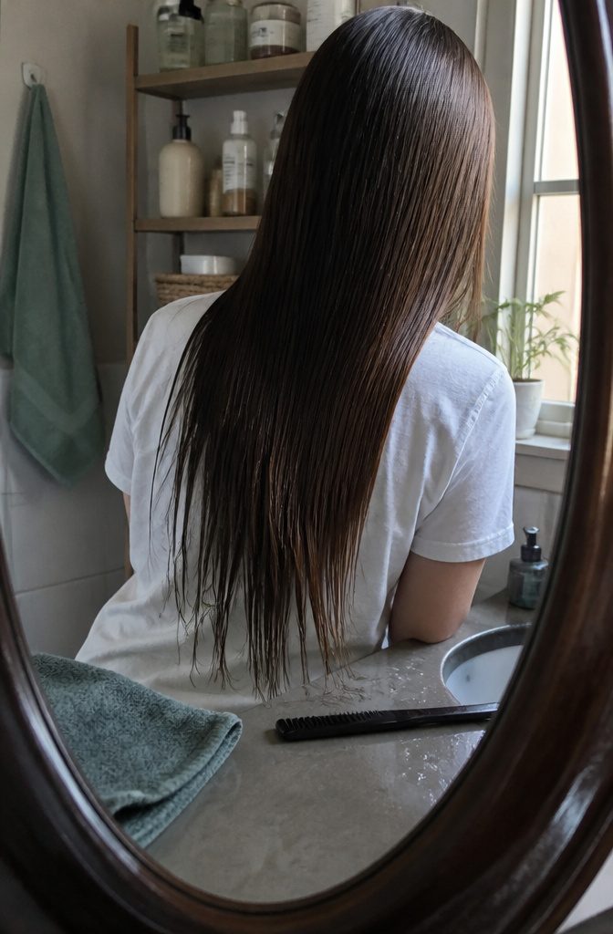 Fine straight 1A hair lying flat from roots to ends