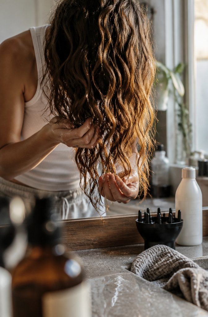 Wavy hair samples with loose S-shaped patterns in different textures