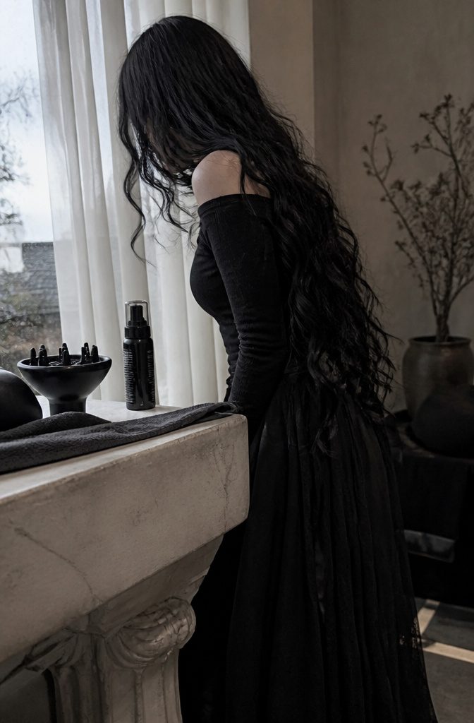 Long hair in uneven loose waves with separated, defined strands