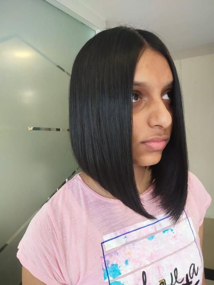Sleek dark angled lob with longer front pieces and a shorter back